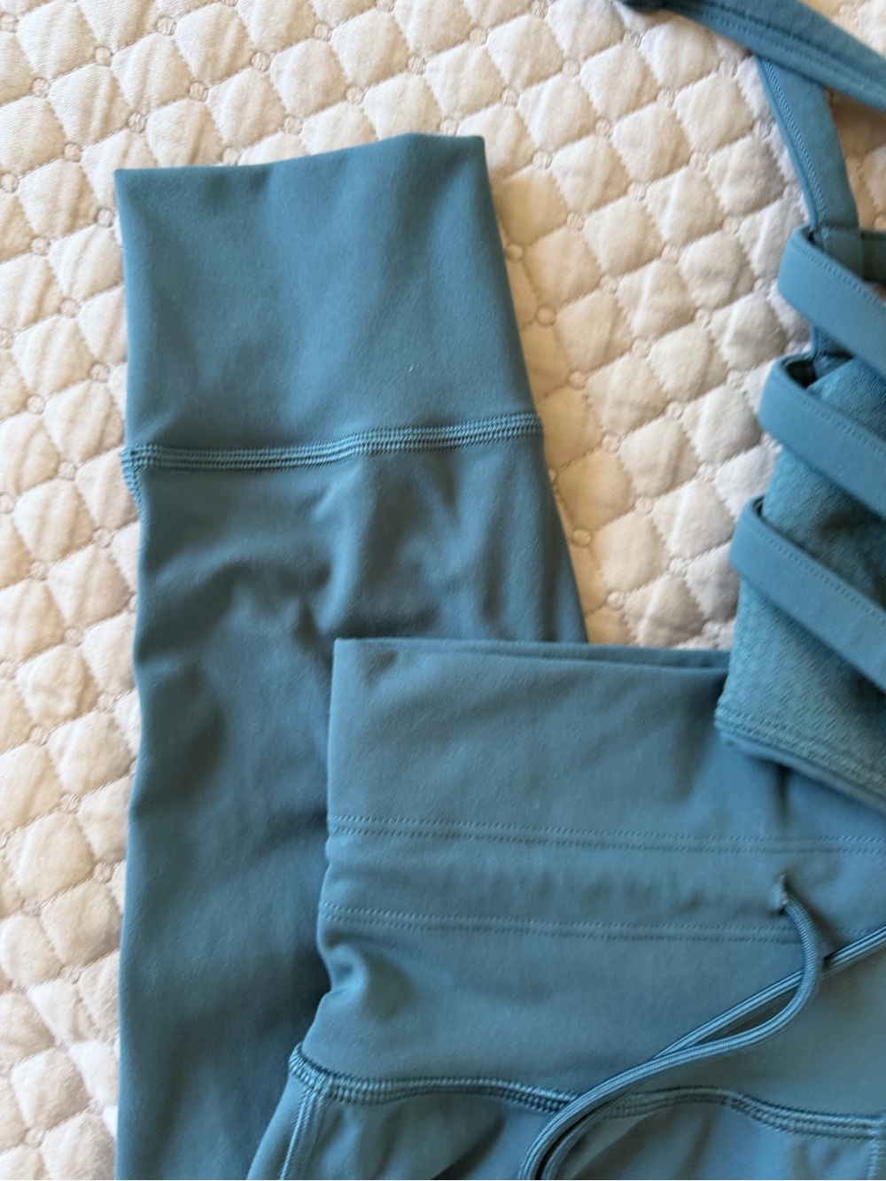 Vouri Daily Leggings and Yosemite Bra Set - Picture 4 of 4